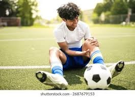 水晶宫与斯特拉斯堡赛前，维埃拉现身法国酒吧和球迷一起观战