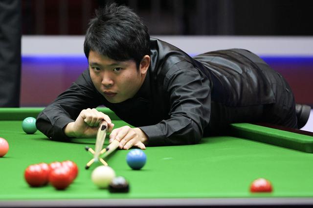 他的首次登 他的首次登